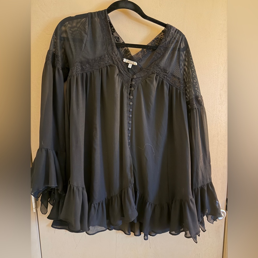 Gimmicks by BKE Black Lace Blouse